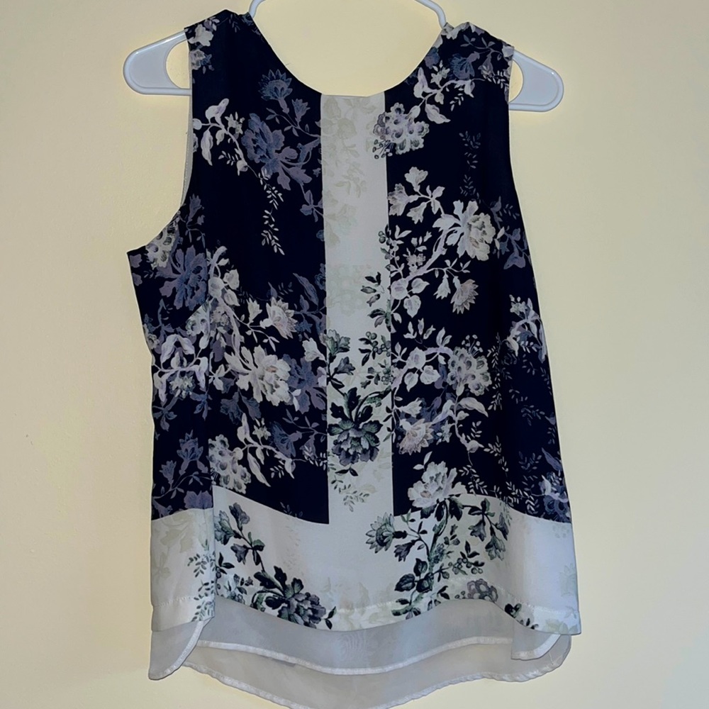 Blue Floral Sleeveless Blouse - Medium